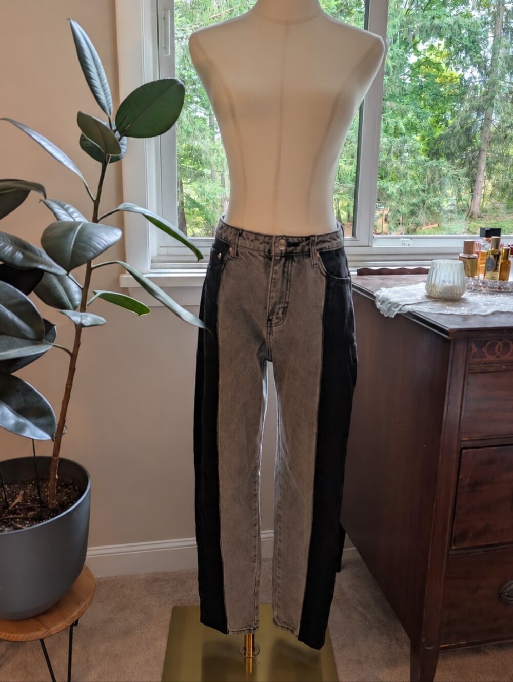 Adika High-Waist Nori Two-Tone Gray and Black Mom Jeans NWT Size M
